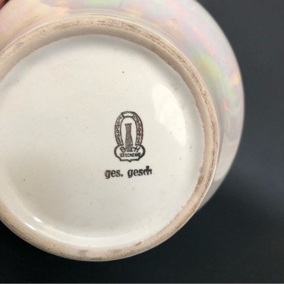 Halbach Geschenke German Creme Vase with Gold Trim - Picture 12 of 16